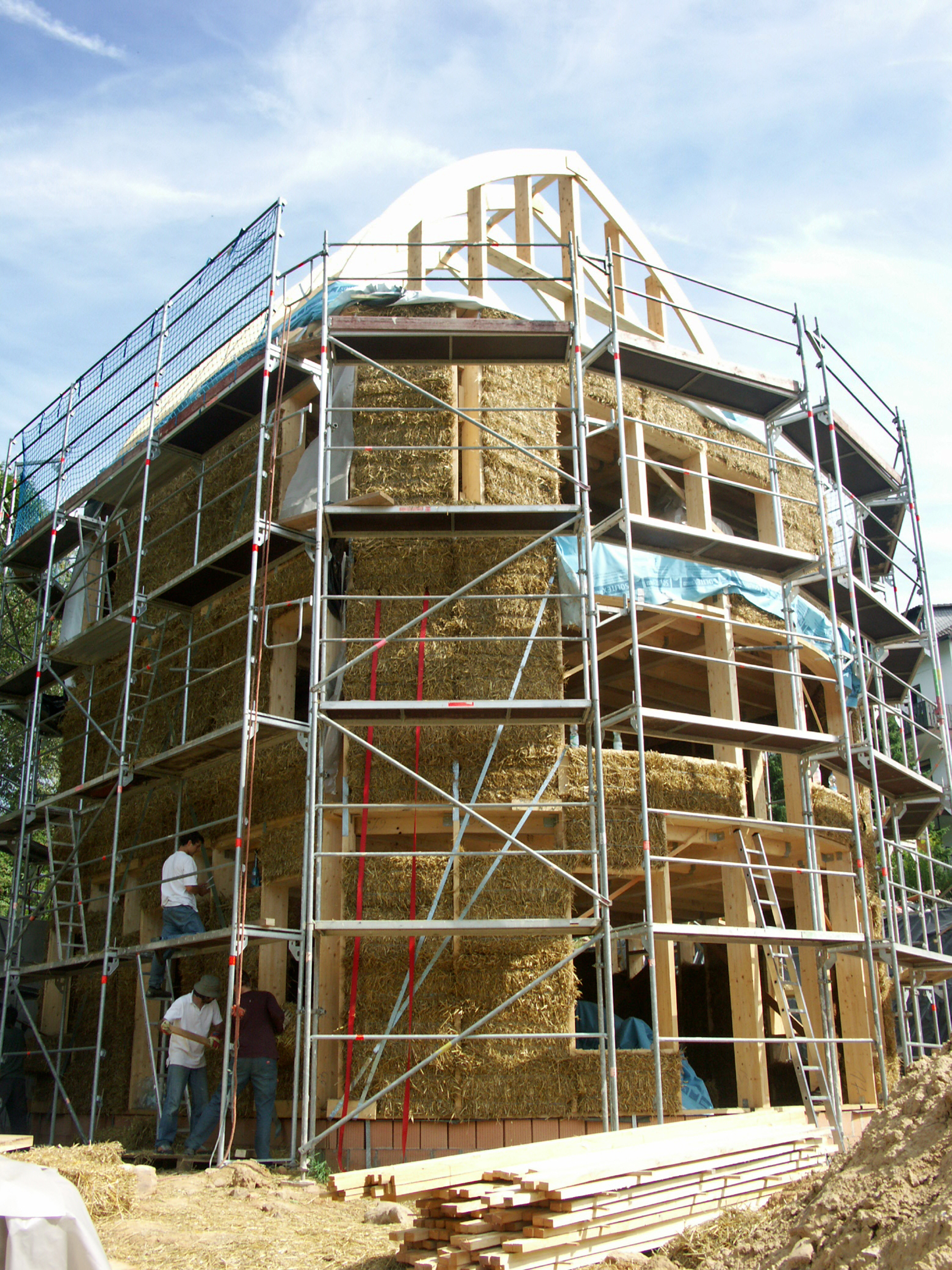 Energieeffizient und günstig: bauen und dämmen mit stroh – gesunde ... Hausbau nach feng shui
