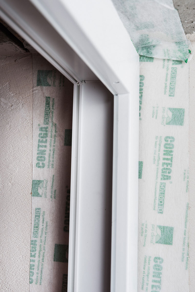 Installation window sealing tape Contega Solido IQ