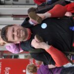 Berthold Theus mit seiner Tochter beim Start der 7-See-Wanderung 2012