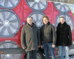 BlowerDoor GmbH Geschäftsführer Paul Simons (links), pro clima Gebietsvertreter Süd-West Holger Merkel und BlowerDoor GmbH Vertriebsleiter Sven Seidel in Eldagsen (Springe).