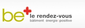 Die Ingenieure Leonhard Morche (links) und Lorraine Guitton beraten am pro clima Stand auf der blu