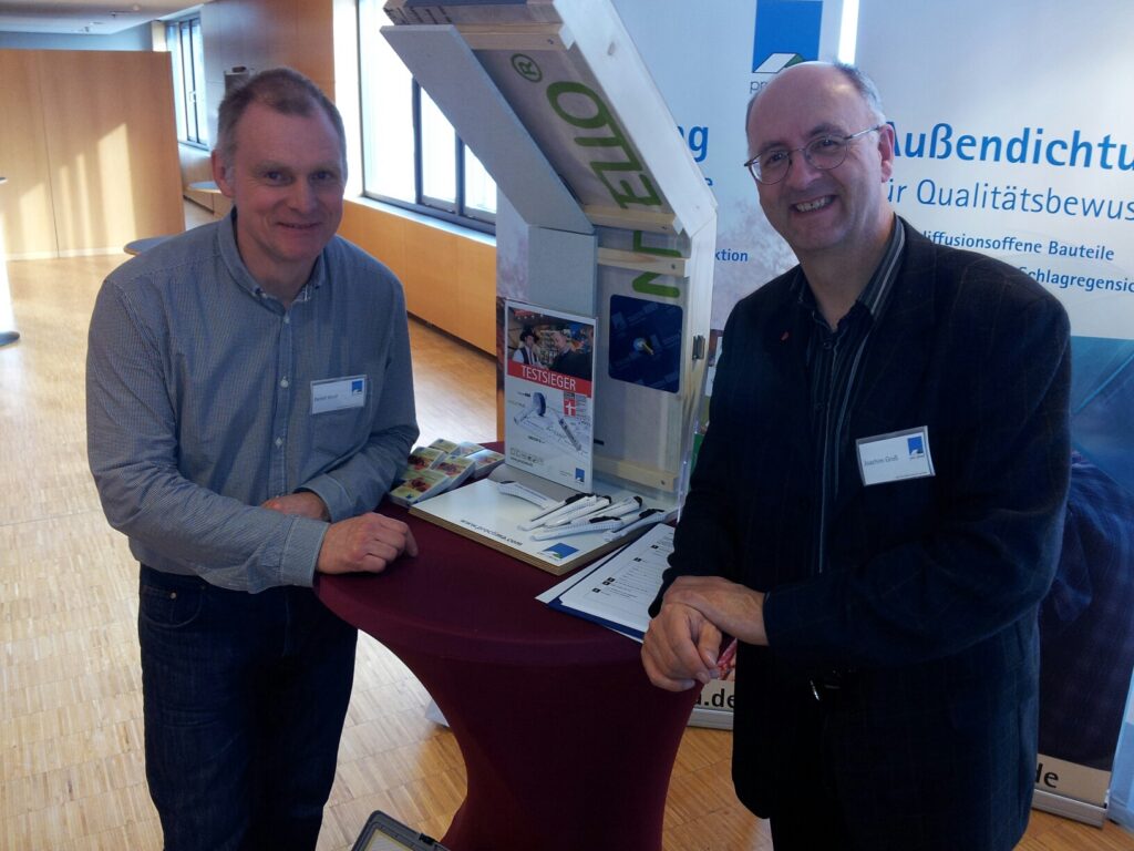 Detlef und Joachim Groß, pro clima Gebietsvertretung Nord, beraten auf dem Forum Energie und Bau in Hannover. 