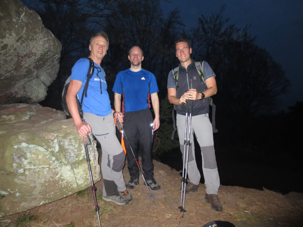 Info von Stefan Hückstädt: Günter, Leo und ich waren zusammen mit Günters Lebensgefährtin Cilli und ein paar Bekannten von Günter am Samstag, 5.04.2014,  gemeinsam unterwegs im Rahmen der Trailwalker-Vorbereitung.  Wir sind zusammen den Pfälzer Königsweg gegangen (50km 2500hm) im Rahmen eines Geocaching-Events. 