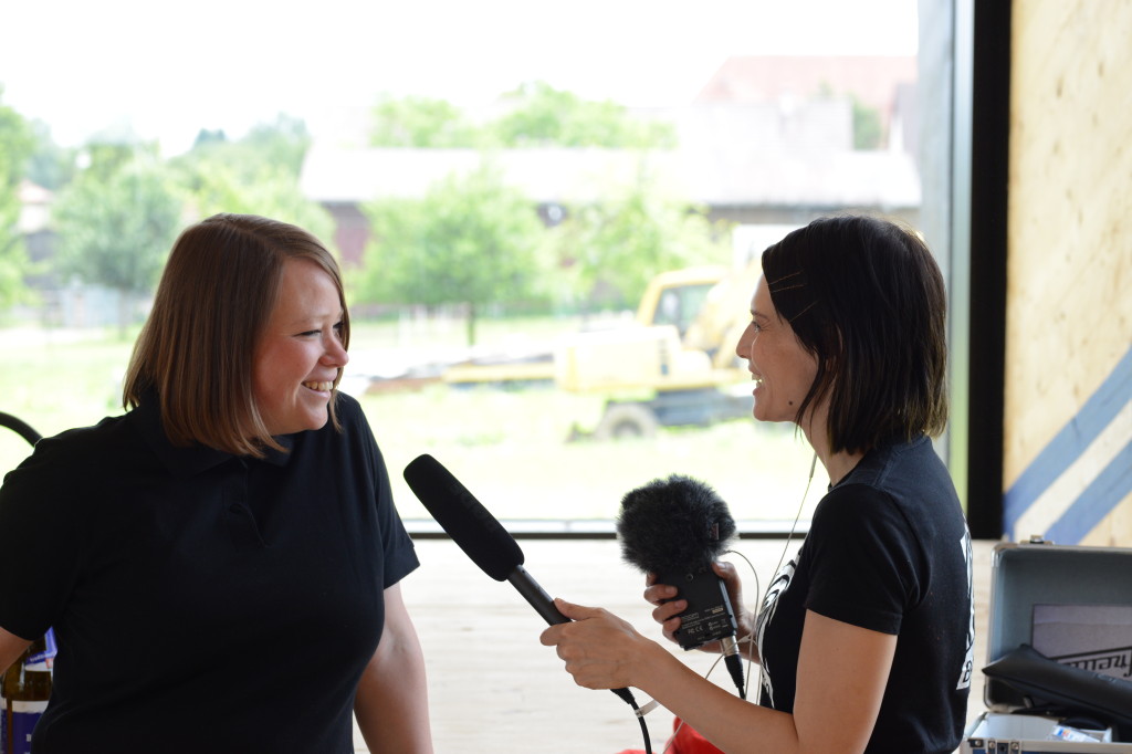 Heide Gentner von pro clima Bauradio beim Interview mit Architektin Henrike Gänß, Initatorin des Projektes Mini-Max. 