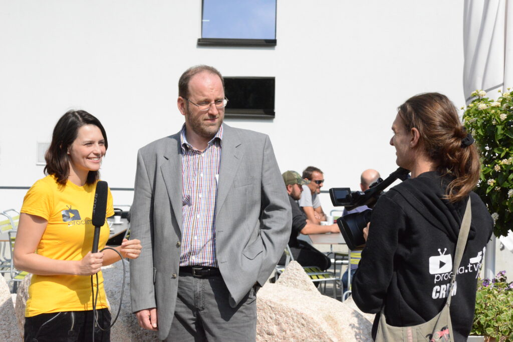 Das pro clima TV Team beim Interview mit Dr. Klaus Vogel. Links: Heide Gentner.